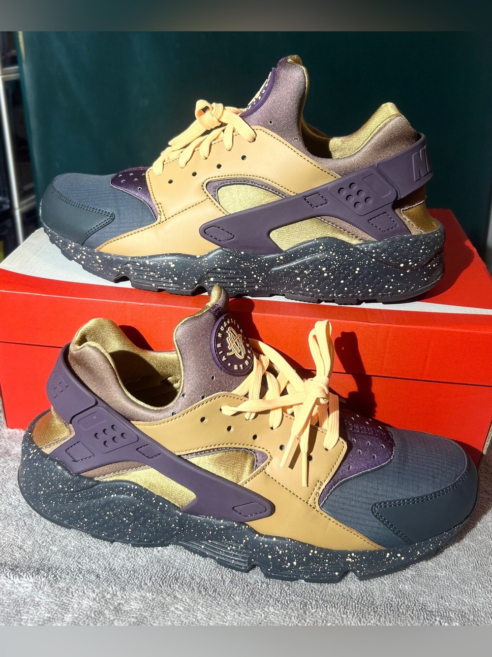 Nike Air Huarache Premium 'Elemental Gold